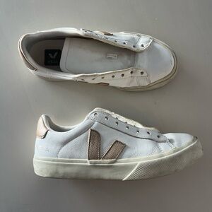 Veja Sneakers White/Gold | Size EUR 37